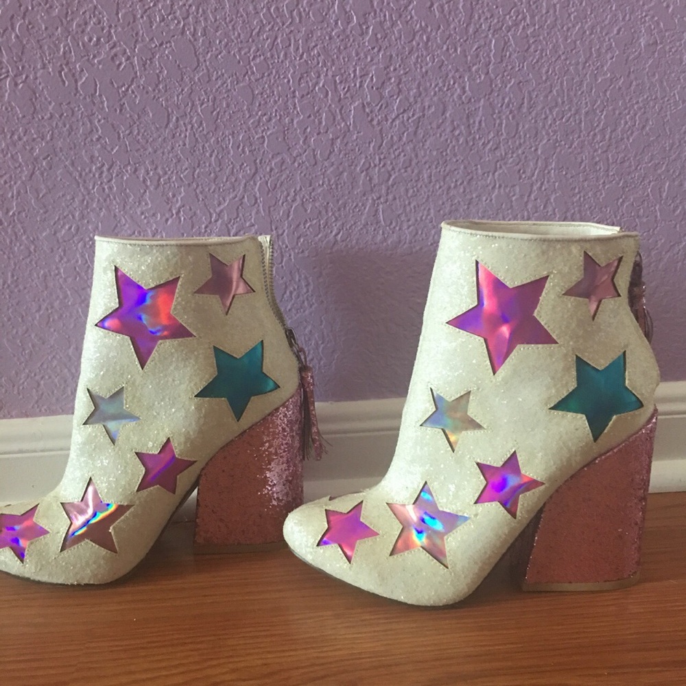 YRU Jem Boots Size 8 US